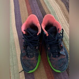 Kyrie 7 Shoes.  Size 7 1/2